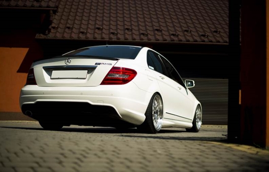 Llantas Japan Racing JR-10 en Mercedes Clase C
