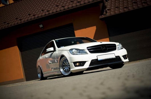 Japan Racing JR10 en Mercedes Clase C